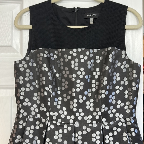 Adorable polka dot dress - Picture 3 of 7